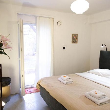 Quiet And Central Flat With Private Backyard Garden Афины Экстерьер фото
